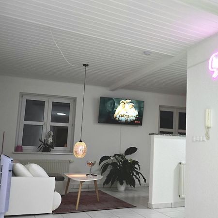 Happy Homes Pink - Up To 5 - Kueche - W-Lan - Netflix - Honig - Badewanne Nidda Dış mekan fotoğraf