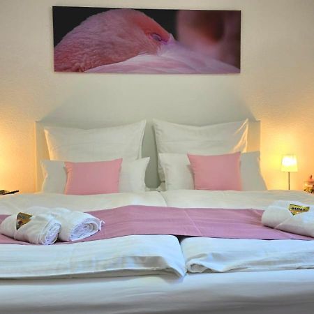 Happy Homes Pink - Up To 5 - Kueche - W-Lan - Netflix - Honig - Badewanne Nidda Dış mekan fotoğraf