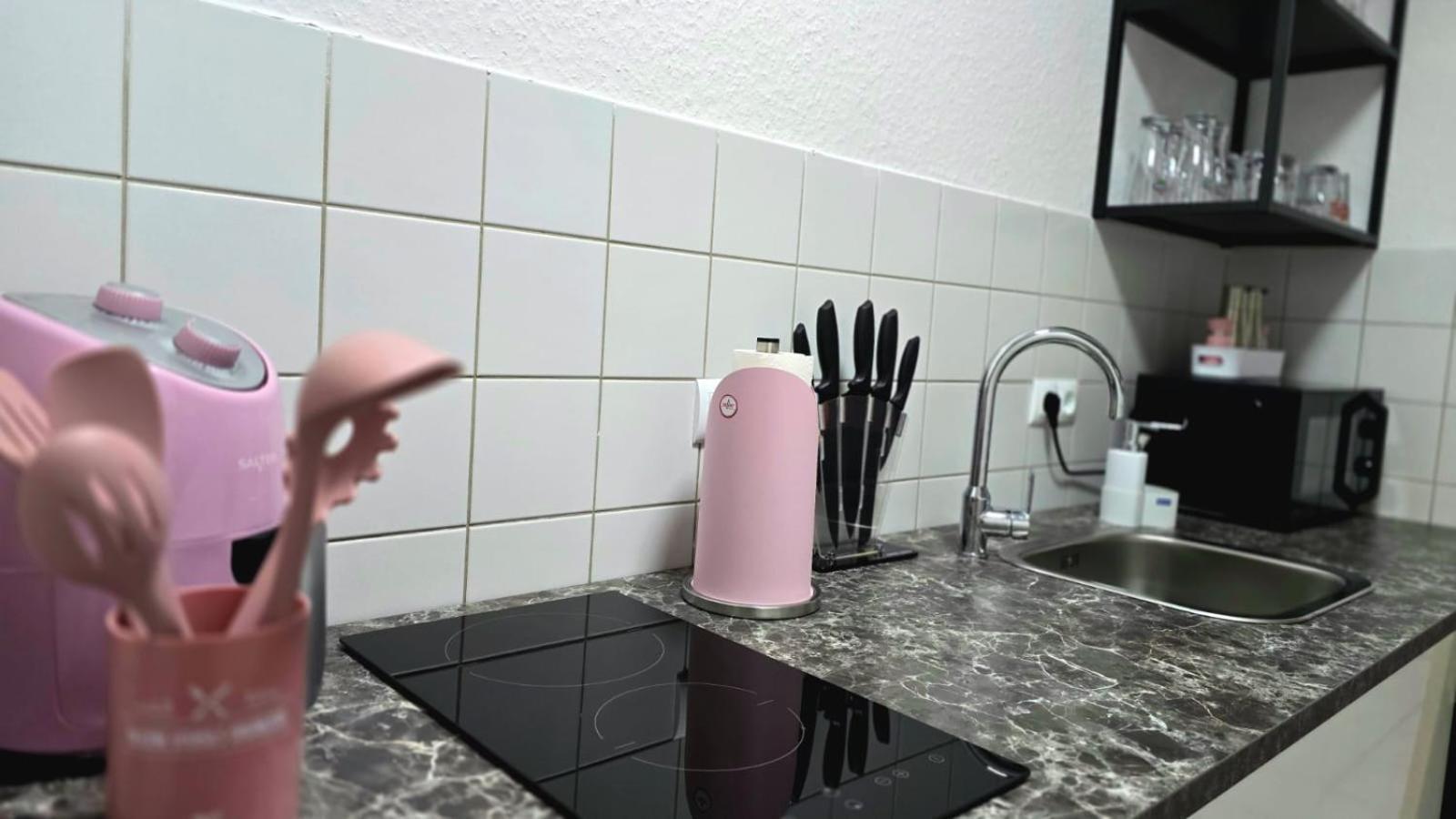 Happy Homes Pink - Up To 5 - Kueche - W-Lan - Netflix - Honig - Badewanne Nidda Dış mekan fotoğraf