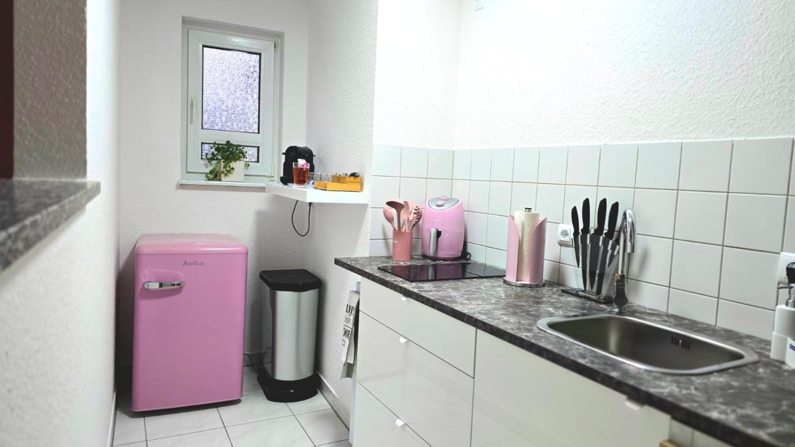 Happy Homes Pink - Up To 5 - Kueche - W-Lan - Netflix - Honig - Badewanne Nidda Dış mekan fotoğraf
