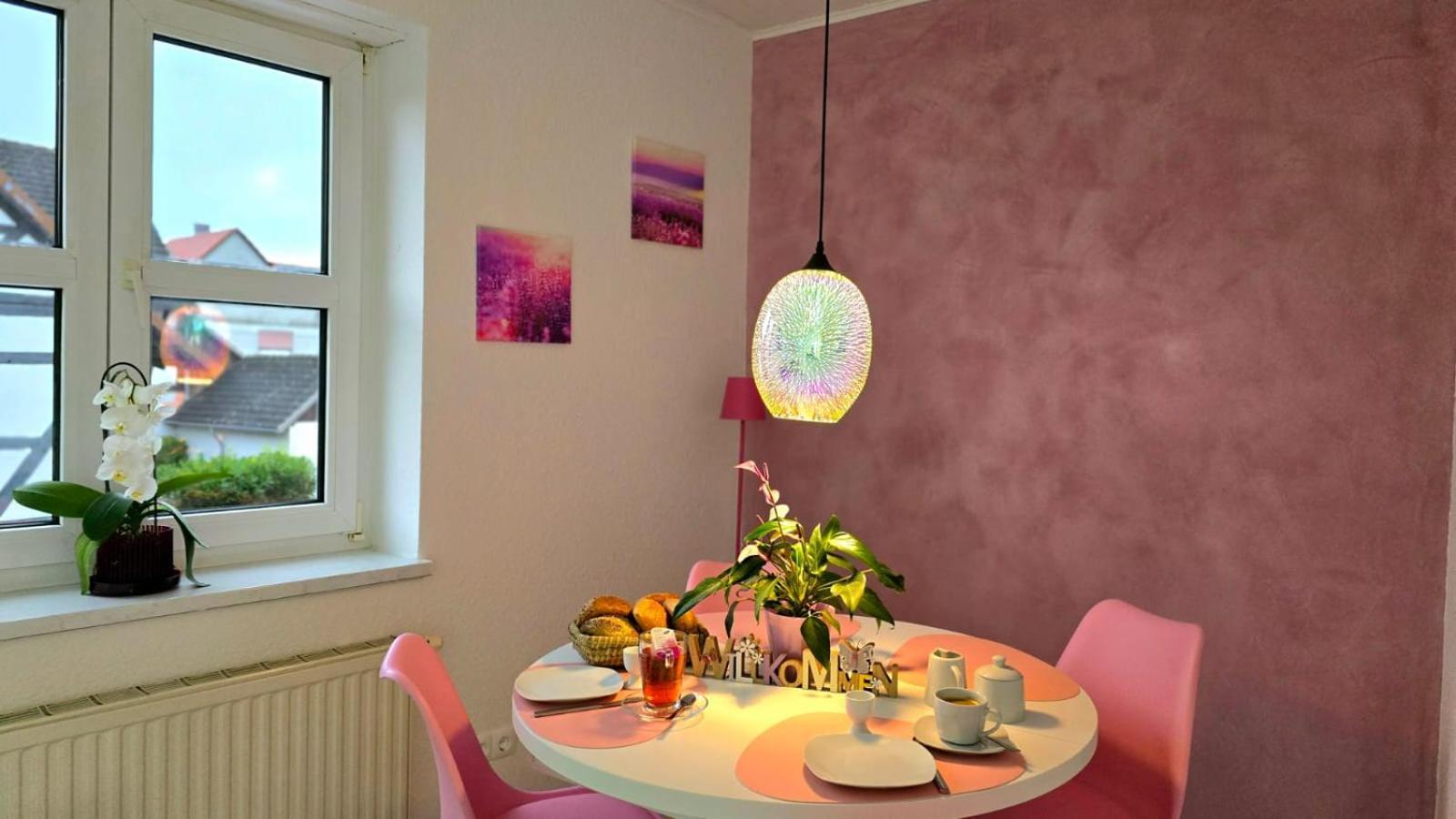Happy Homes Pink - Up To 5 - Kueche - W-Lan - Netflix - Honig - Badewanne Nidda Dış mekan fotoğraf