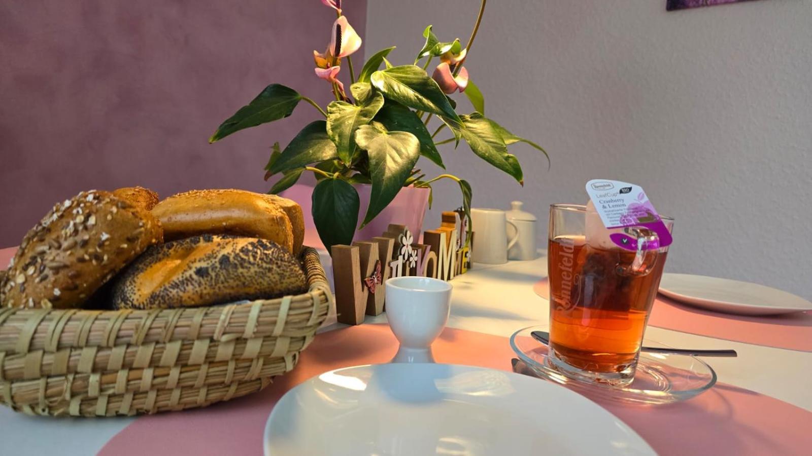 Happy Homes Pink - Up To 5 - Kueche - W-Lan - Netflix - Honig - Badewanne Nidda Dış mekan fotoğraf