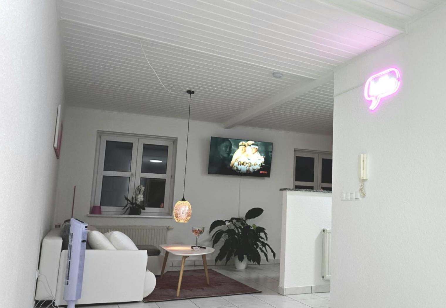 Happy Homes Pink - Up To 5 - Kueche - W-Lan - Netflix - Honig - Badewanne Nidda Dış mekan fotoğraf