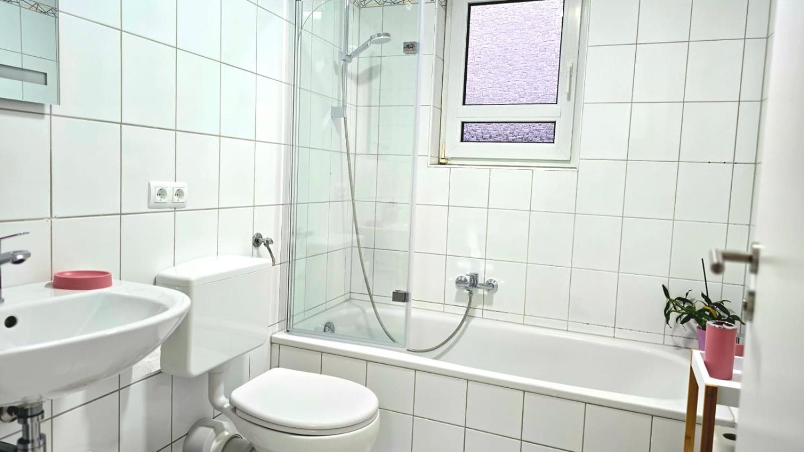 Happy Homes Pink - Up To 5 - Kueche - W-Lan - Netflix - Honig - Badewanne Nidda Dış mekan fotoğraf